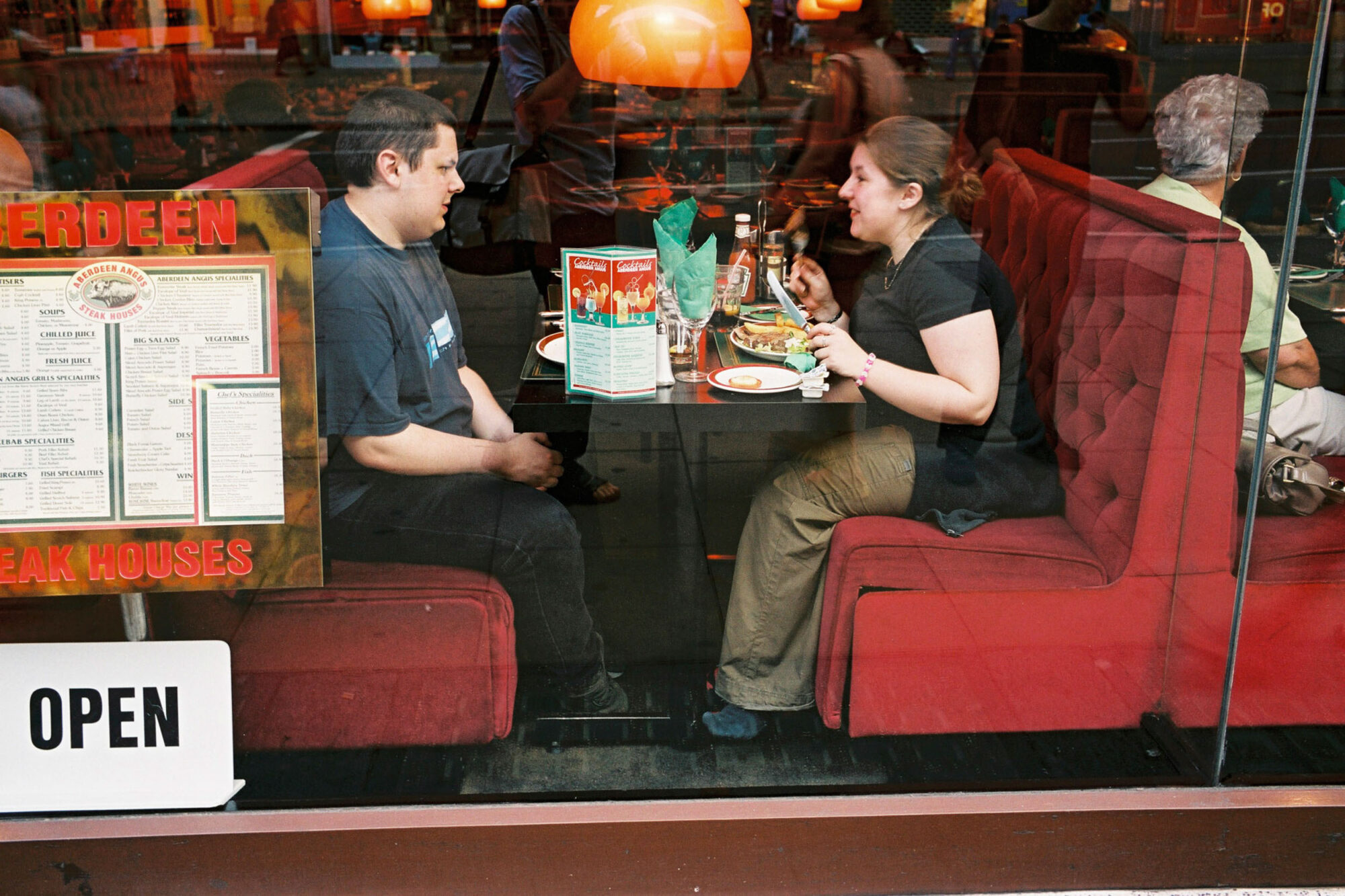 ENGLAND,1.AUGUST02 - Bilder der Reise durch das Koenigreich England von Nadja Tarnutzer und Daniel Ammann. Buchprojekt England 2002. Fast Food Restaurant in London.

photo by Daniel Ammann