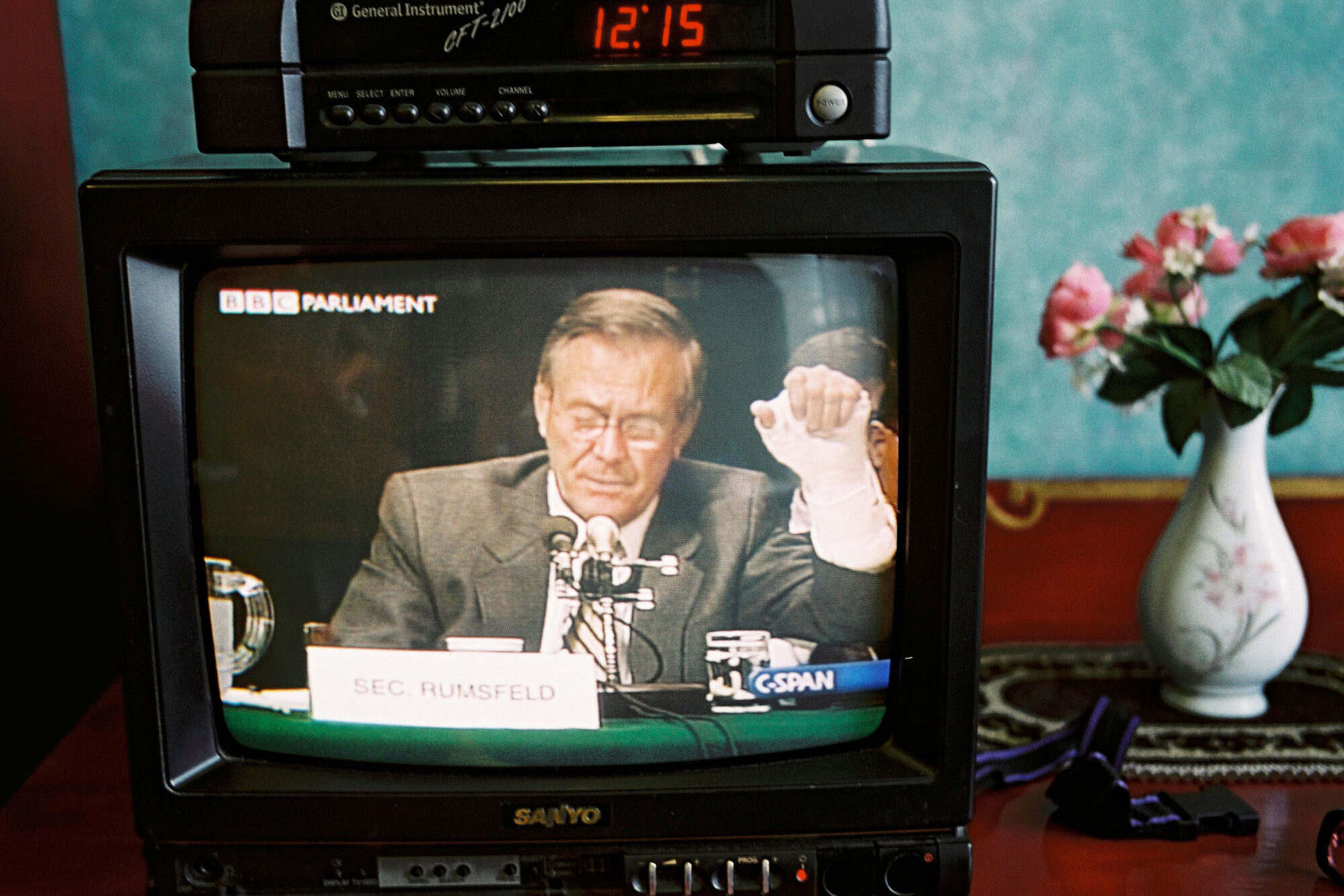 ENGLAND,1.AUGUST02 - Bilder der Reise durch das Koenigreich England von Nadja Tarnutzer und Daniel Ammann. Buchprojekt England 2002. US Verteidigungsminister Donald Rumsfeld auf BBC News.

photo by Daniel Ammann