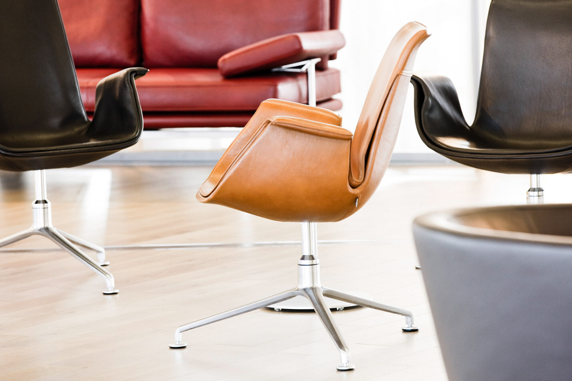 Deutschland, Herrenberg, 26. April 2010 - Firma Walter Knoll, Produktion von hochwertigen Mobilien wie Stuhl, Sessel, Tisch, Sofa, Bank.