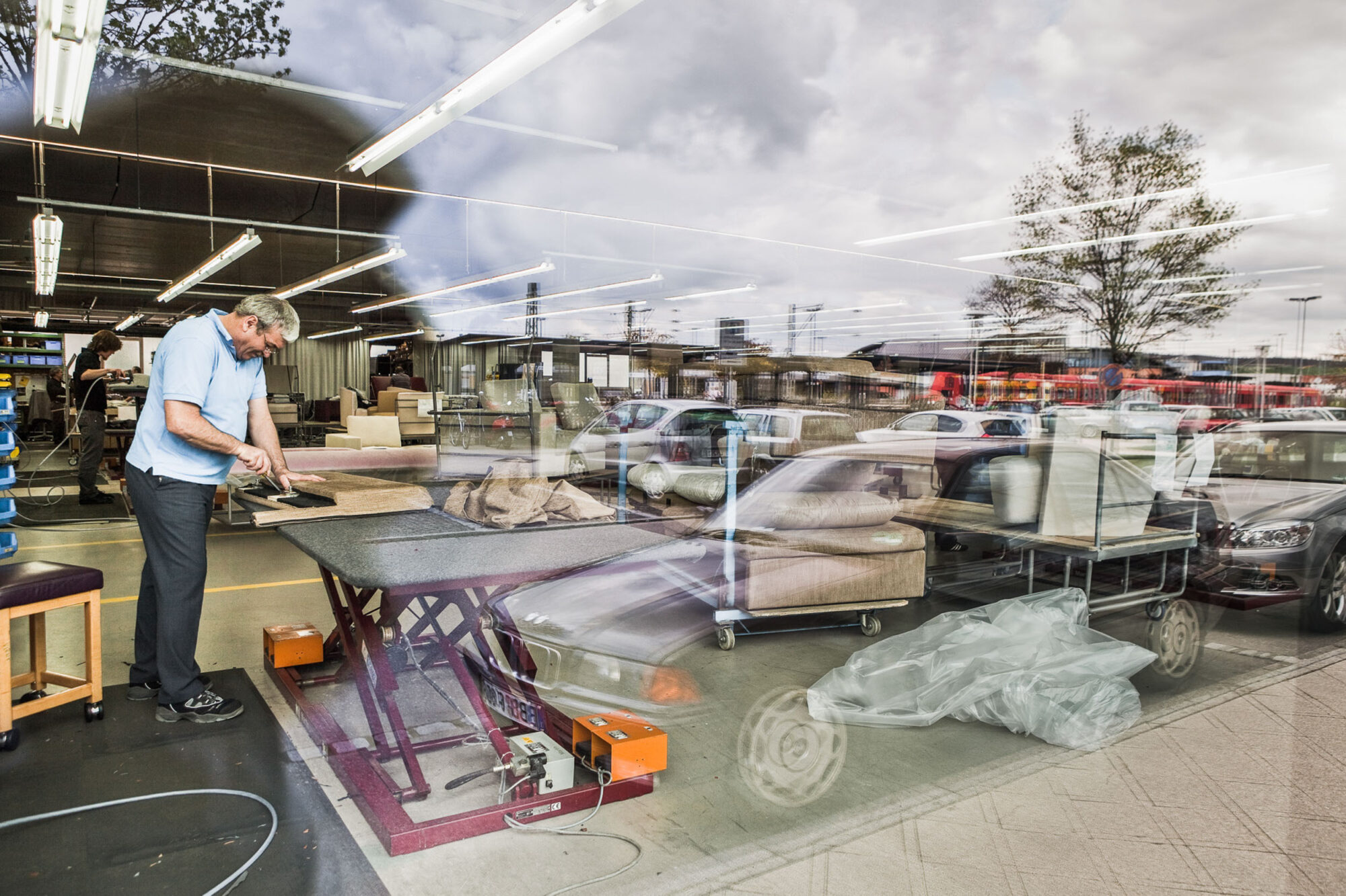 Deutschland, Herrenberg, 26. April 2010 - Firma Walter Knoll, Produktion von hochwertigen Mobilien wie Stuhl, Sessel, Tisch, Sofa, Bank.