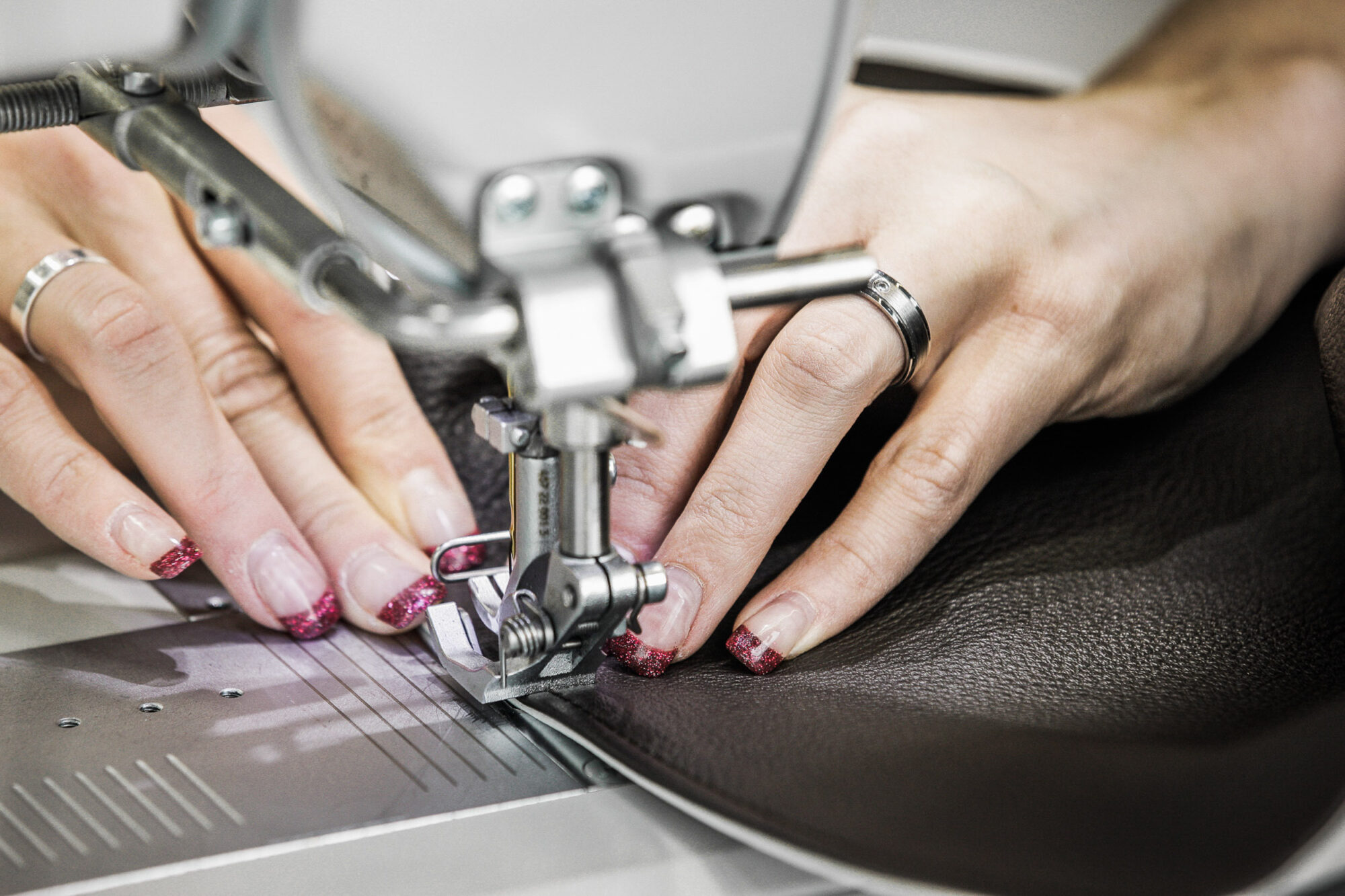 Deutschland, Herrenberg, 26. April 2010 - Firma Walter Knoll, Produktion von hochwertigen Mobilien wie Stuhl, Sessel, Tisch, Sofa, Bank.