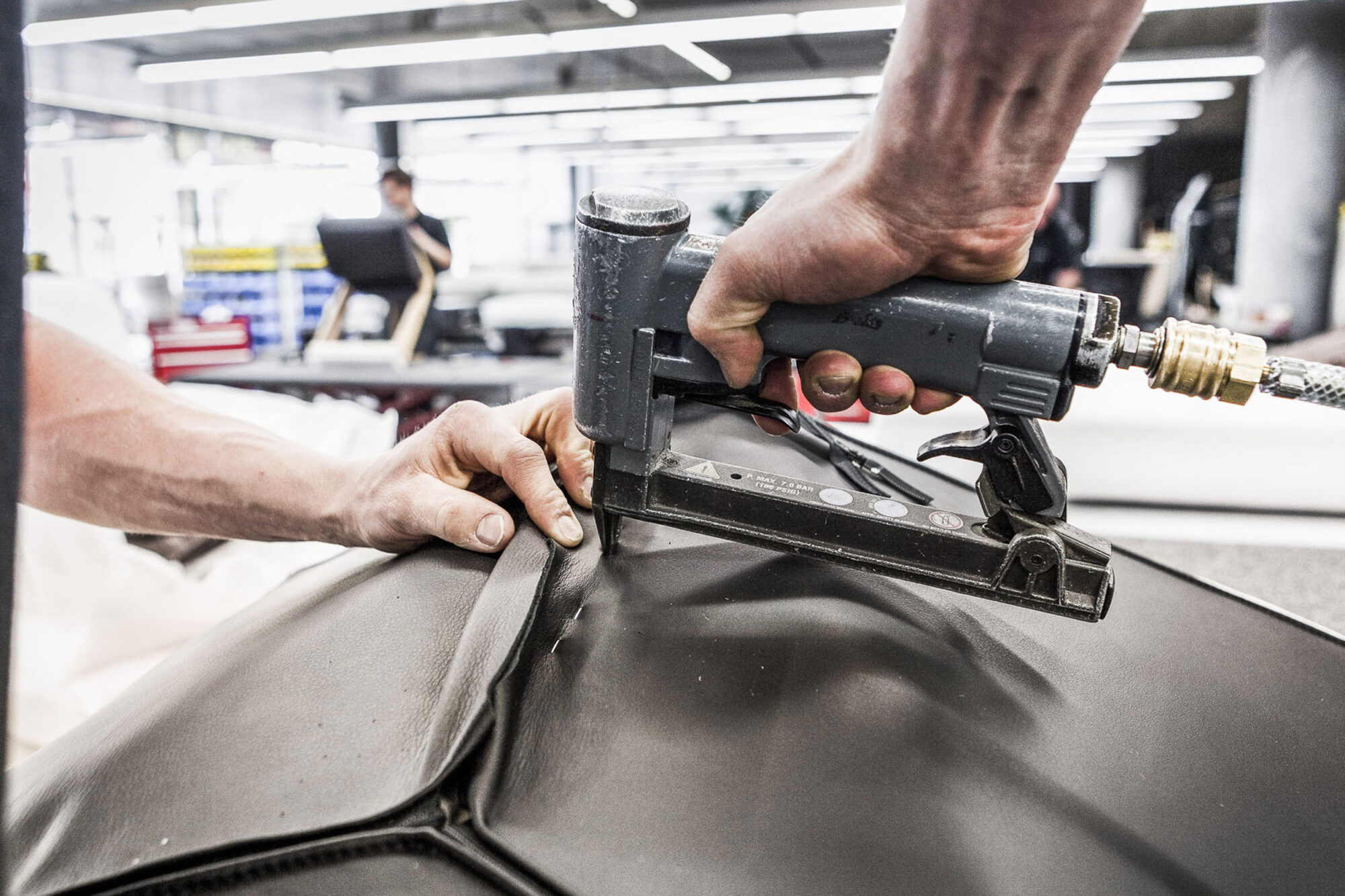 Deutschland, Herrenberg, 26. April 2010 - Firma Walter Knoll, Produktion von hochwertigen Mobilien wie Stuhl, Sessel, Tisch, Sofa, Bank.