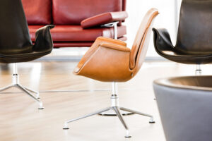 Deutschland, Herrenberg, 26. April 2010 - Firma Walter Knoll, Produktion von hochwertigen Mobilien wie Stuhl, Sessel, Tisch, Sofa, Bank.