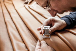 Deutschland, Herrenberg, 26. April 2010 - Firma Walter Knoll, Produktion von hochwertigen Mobilien wie Stuhl, Sessel, Tisch, Sofa, Bank.